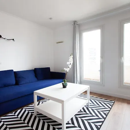Bright Apt With Superb View And Terrace Courbevoie